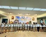 นายเทพากร เสมอพิทักษ์ นายกเทศมนตรีตำบลเมืองทองท่าแร่ เข้ารับ